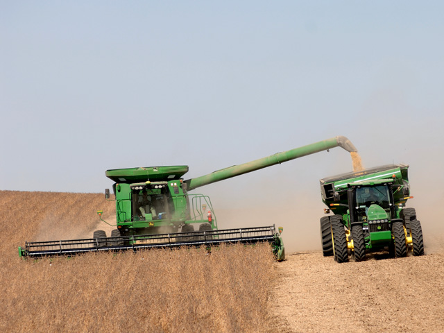 Some prep work and slower speeds can reduce soybean harvest loss. (DTN/The Progressive Farmer photo by Jim Patrico)